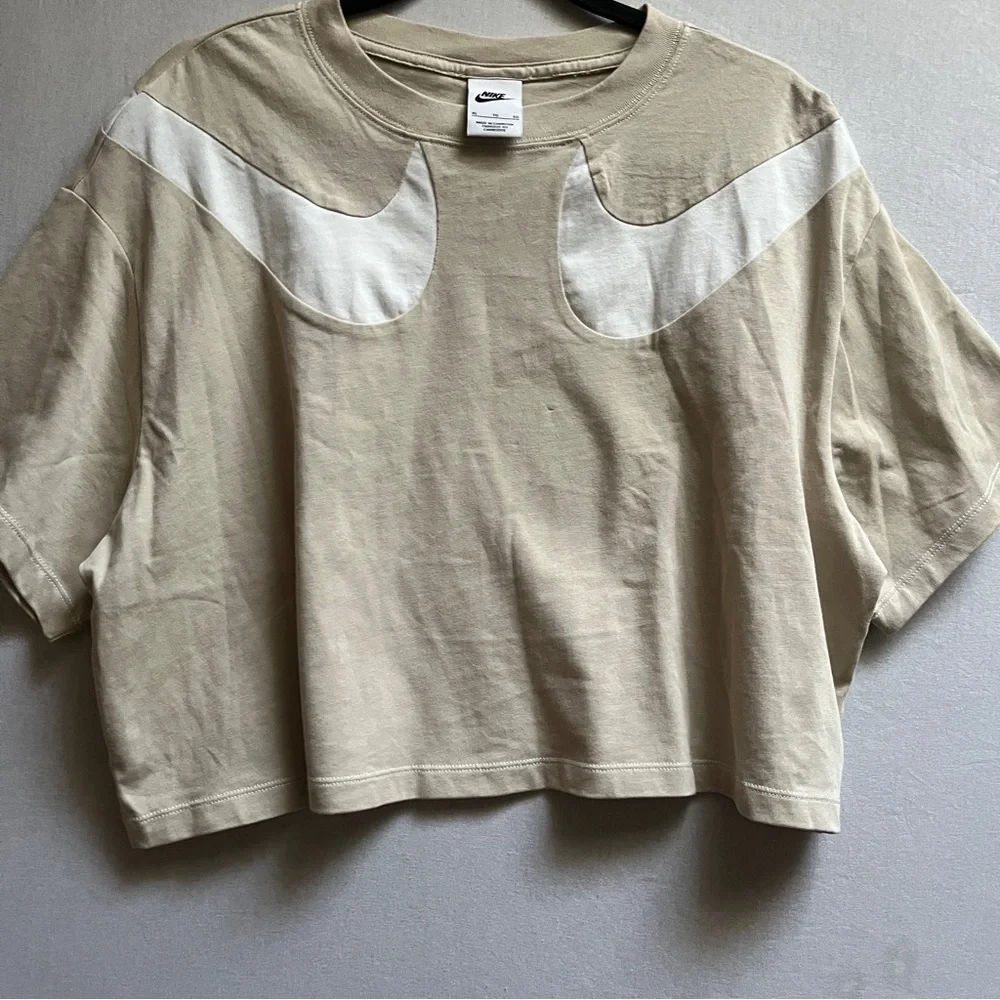 Nike Tan Double Swoosh Cropped T-Shirt Sz XL - Picture 2 of 7